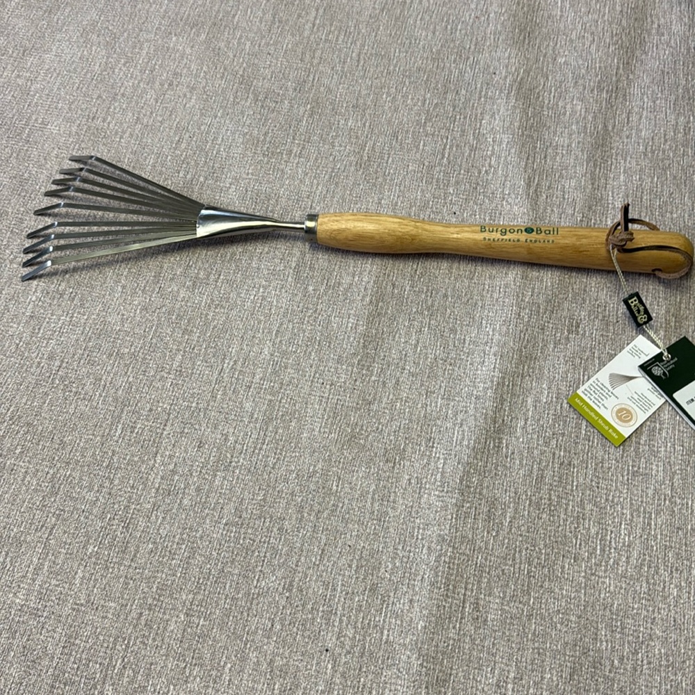 - Burgon & Ball Mid Handled Shrub Rake